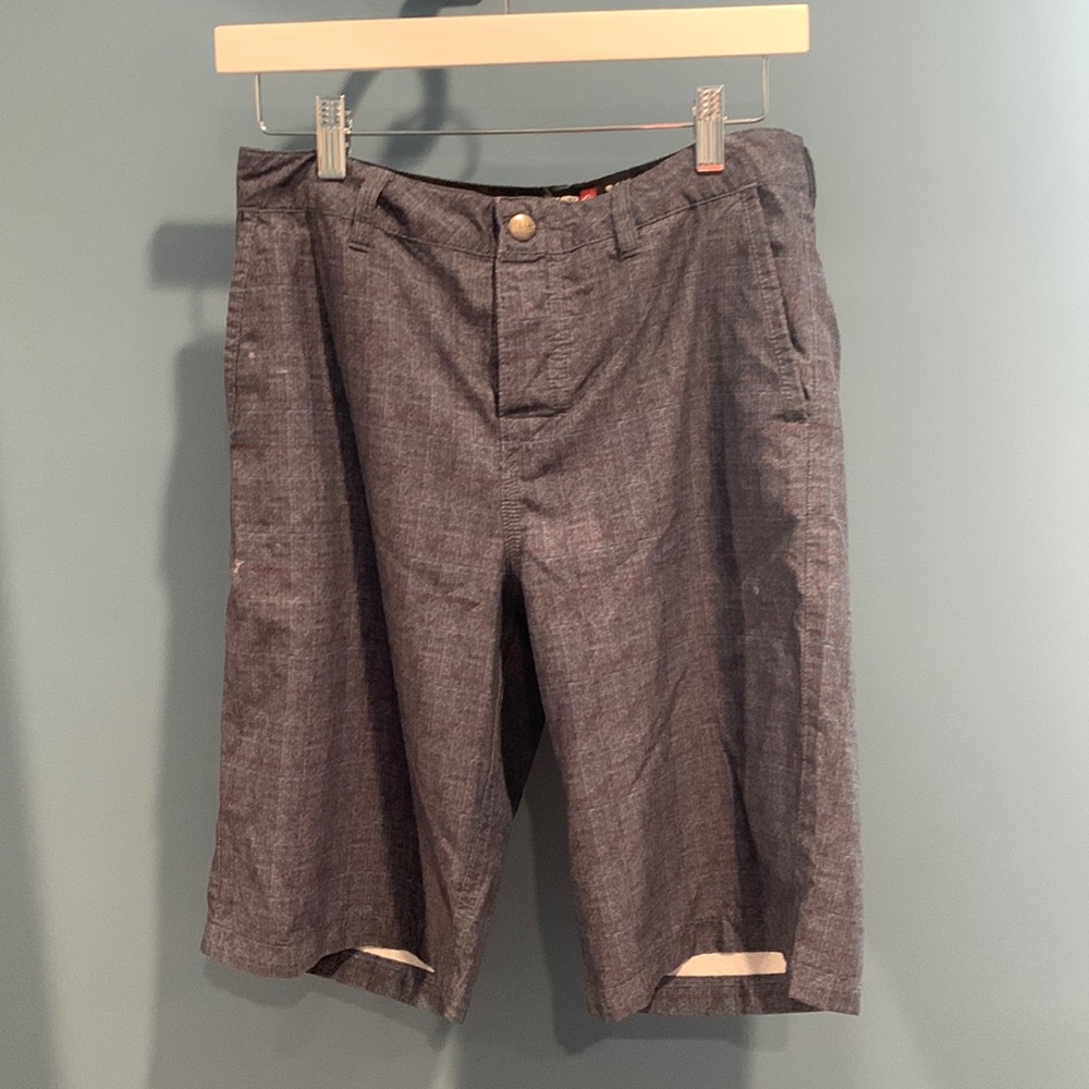 Quiksilver hybrid shorts size 29